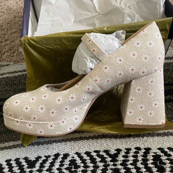 Madden Girl Floral Mary Jane Platform Heels - Picture 3 of 7